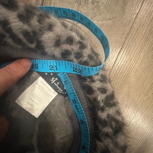 Alpaca Blend Leopard Print Soft Hat - Picture 6 of 10